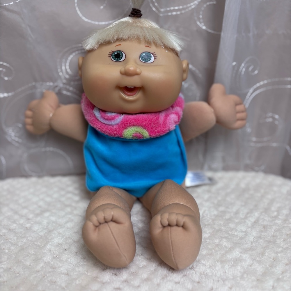 Vtg Cabbage Patch Doll with Soft Body and Hard Plastic Head